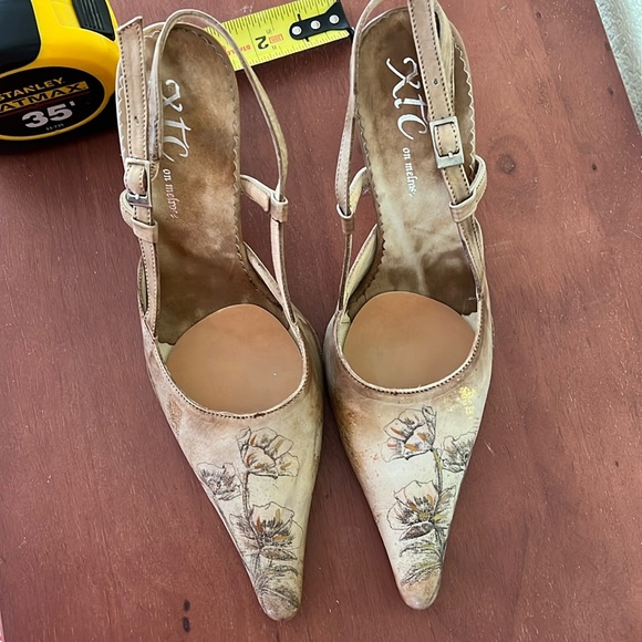 XTC shoes size 37 made in n Italy metallic flower design sling back leather - Picture 1 of 6